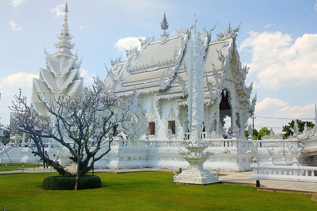 Photo by Jonny_Joka chiang rai, thailand, white temple
