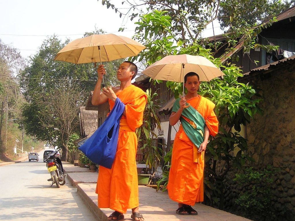 Photo by Simon monks, buddhists, orange